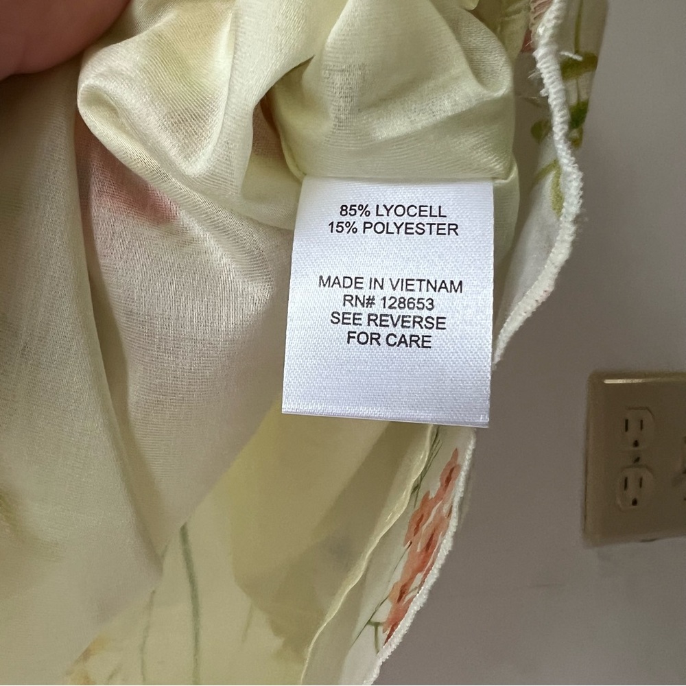 Bailey 44 Size L Light Green Floral Blouse NWOT - Picture 8 of 9